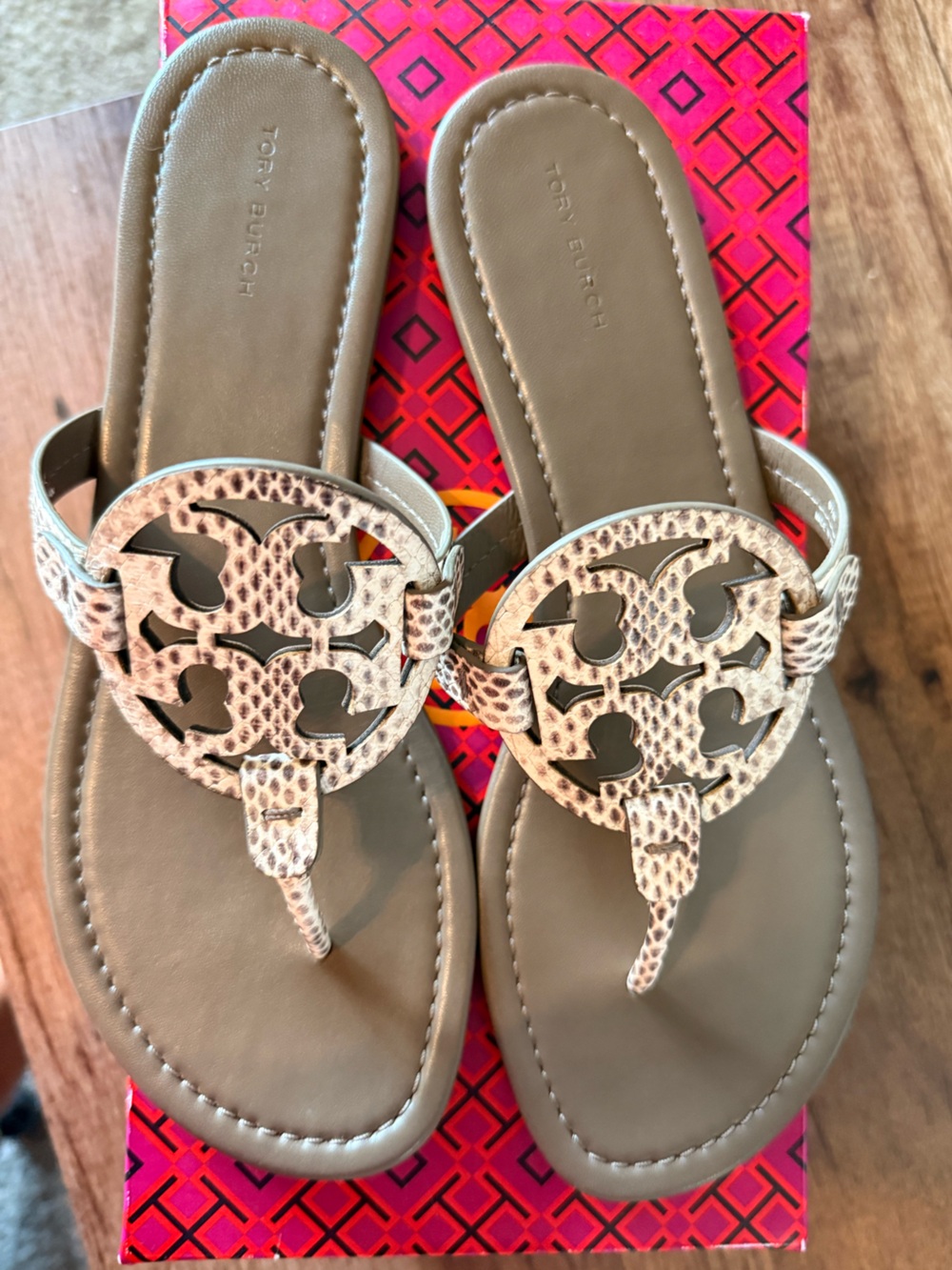Tory Burch Miller Stamped Snake Leather in Smoke Roccia and Wild Mushroom - 9.5 - Picture 2 of 8